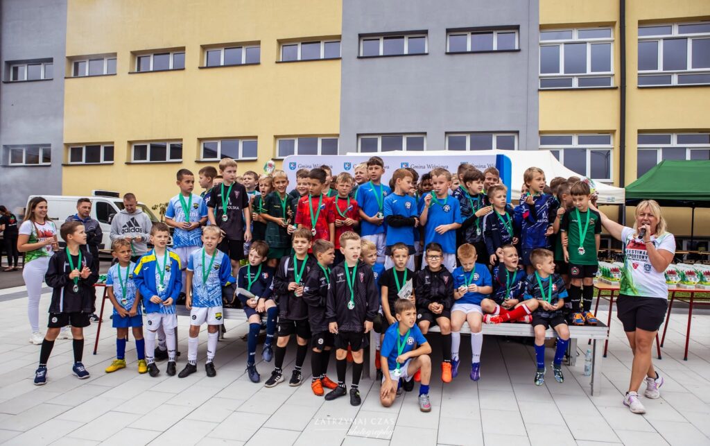 zdjęcie przedstawiające laureatów w konkurencji piłki nożnej festiwalu im. Kazimierza Bubuli z roku 2025